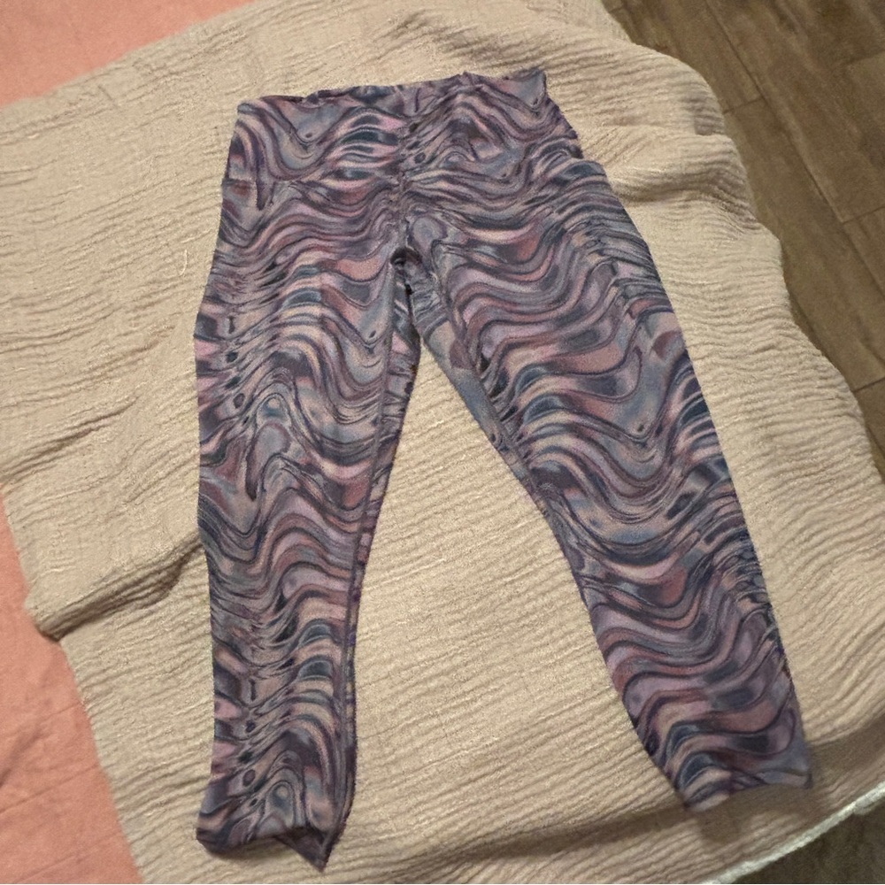 Fabletics Boost PowerHold®
High-Waisted 7/8 Legging Chrome Wave Size XL